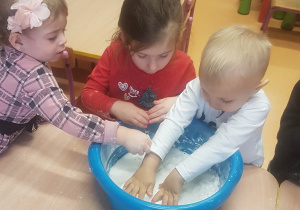 Co można robić zimą? Zajęcia sensoryczne w grupie II