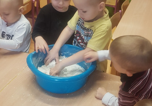 Co można robić zimą? Zajęcia sensoryczne w grupie II
