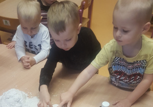 Co można robić zimą? Zajęcia sensoryczne w grupie II