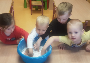 Co można robić zimą? Zajęcia sensoryczne w grupie II