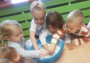 Co można robić zimą? Zajęcia sensoryczne w grupie II