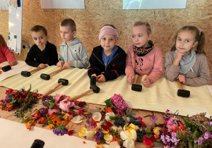 "Z naturą za pan brat..." czyli świętujemy Dzień Chłopca w "ŻArtowni"- gr. XI i XII
