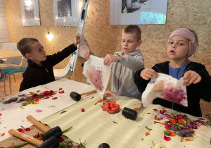 "Z naturą za pan brat..." czyli świętujemy Dzień Chłopca w "ŻArtowni"- gr. XI i XII
