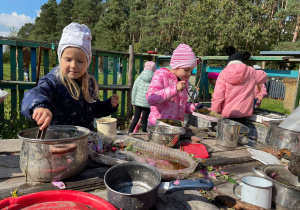 "Z naturą za pan brat..." czyli świętujemy Dzień Chłopca w "ŻArtowni"- gr. XI i XII