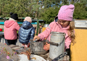 "Z naturą za pan brat..." czyli świętujemy Dzień Chłopca w "ŻArtowni"- gr. XI i XII