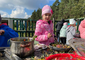 "Z naturą za pan brat..." czyli świętujemy Dzień Chłopca w "ŻArtowni"- gr. XI i XII