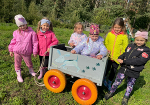 "Z naturą za pan brat..." czyli świętujemy Dzień Chłopca w "ŻArtowni"- gr. XI i XII