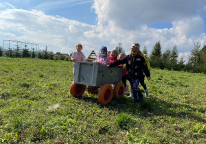 "Z naturą za pan brat..." czyli świętujemy Dzień Chłopca w "ŻArtowni"- gr. XI i XII