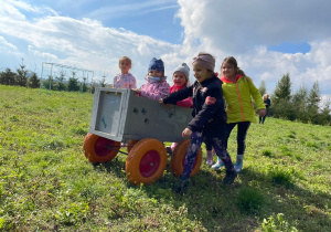 "Z naturą za pan brat..." czyli świętujemy Dzień Chłopca w "ŻArtowni"- gr. XI i XII
