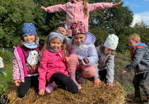 "Z naturą za pan brat..." czyli świętujemy Dzień Chłopca w "ŻArtowni"- gr. XI i XII