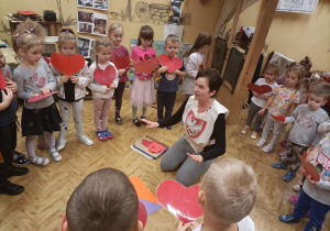Integrujące zajęcia teatralno-patriotyczne w Przedszkolnym Mini Muzeum