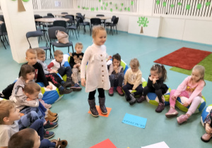 Dzień Kredki w bibliotece - wycieczka grupy X do CDN Biblioteki Pedagogicznej w Koninie