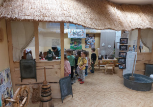 „Dawniej i dziś”- Grupa II w Przedszkolnym Mini Muzeum
