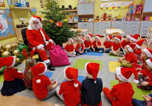 „6 grudnia jak dobrze wiecie, Święty Mikołaj chodzi po świecie …” i dotarł do grupy X.