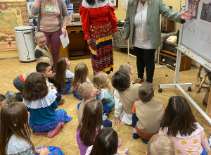 Zapusty - kultywowanie tradycji naszych przodków. Zajęcia koleżeńskie w mini muzeum grupa VI i VIII