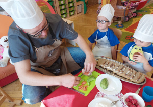 Zajęcia kulinarne z Mocniakami – program edukacyjny w grupie III