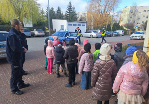 „Na drodze Patrz i Słuchaj”- spotkanie z policjantami z KMP w Koninie- grupa VII