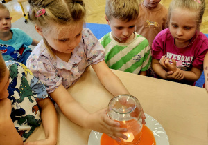 "Czyste powietrze wokól nas"- realizacja programu edukacyjnego w grupie V