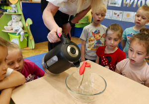 "Czyste powietrze wokól nas"- realizacja programu edukacyjnego w grupie V