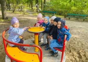 "W poszukiwaniu Pani Jesieni..."- wycieczka do parku- gr. XI i XII