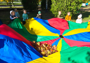 „Zmysłami poznajemy jesień"- projekt edukacyjny w gr. I