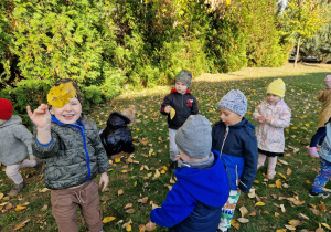 Małe smyki z grupy X w świecie przyrodniczej sensoryki – projekt edukacyjny cz. I JESIEŃ.