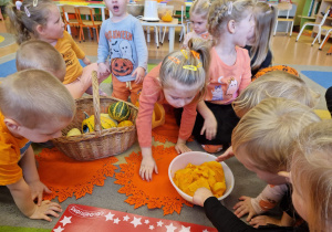 Małe smyki z grupy X w świecie przyrodniczej sensoryki – projekt edukacyjny cz. I JESIEŃ.