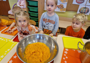 Małe smyki z grupy X w świecie przyrodniczej sensoryki – projekt edukacyjny cz. I JESIEŃ.