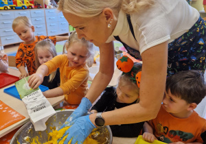 Małe smyki z grupy X w świecie przyrodniczej sensoryki – projekt edukacyjny cz. I JESIEŃ.