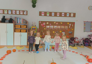 "Dzień Dyni"- czyli sensorycznie i dyniowo w grupie I