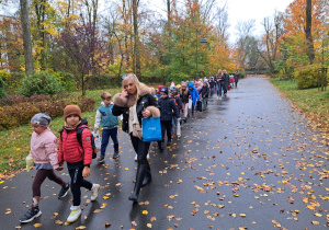 „Jesień jest piękna”- wycieczka do parku- grupa VI