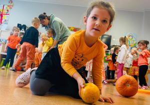 "Dyniowy zawrót głowy..."- czyli Dzień Dyni i zajęcia koleżeńskie w gr. XI i XII