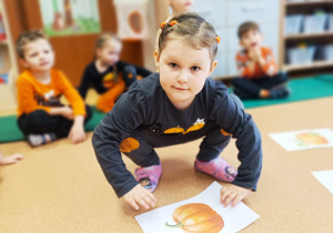 "Dyniowy zawrót głowy..."- czyli Dzień Dyni i zajęcia koleżeńskie w gr. XI i XII