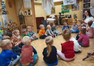 „Bo ja jestem Polak mały" - zajęcia patriotyczne grupy I w przedszkolnym Mini Muzeum „Na szlaku historii"