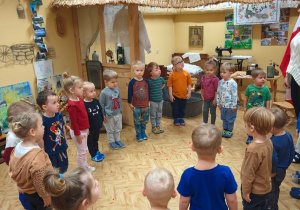 „Bo ja jestem Polak mały" - zajęcia patriotyczne grupy I w przedszkolnym Mini Muzeum „Na szlaku historii"