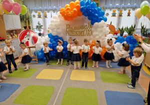 Jeszcze wczoraj zwykłe dziewczynki i chłopaki, dzisiaj świetne przedszkolaki !!! … UROCZYSTE PASOWANIE W GRUPIE X