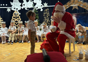 "Leć Śnieżynko"- spotkanie świąteczne w grupie V