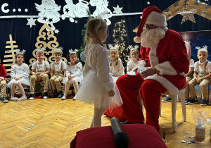 "Leć Śnieżynko"- spotkanie świąteczne w grupie V