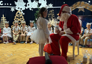 "Leć Śnieżynko"- spotkanie świąteczne w grupie V