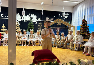 "Leć Śnieżynko"- spotkanie świąteczne w grupie V