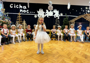 " Śnieżynkowe zmartwienie"- przedstawienie w gr.II