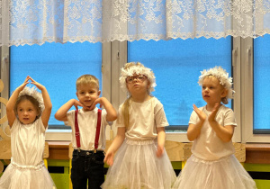 " Śnieżynkowe zmartwienie"- przedstawienie w gr.II