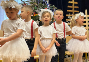 " Śnieżynkowe zmartwienie"- przedstawienie w gr.II