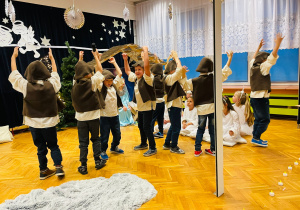 „Nieśmy dobrą nowinę..”- jasełka bożonarodzeniowe w grupie VI