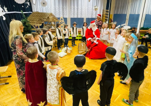 „Nieśmy dobrą nowinę..”- jasełka bożonarodzeniowe w grupie VI