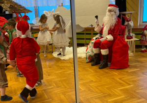 ,,Dzień jeden w roku” – przedstawienie choinkowe w grupie IV