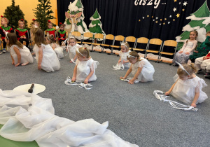 "PRZYSZŁA ZIMA BIAŁA" - spotkanie zimowo - świąteczne w gr. XI