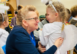 „Kochamy Was całym sercem”- Dzień Babci i Dziadka w grupie VI