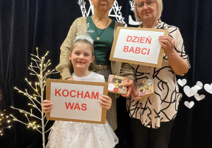 „Kochamy Was całym sercem”- Dzień Babci i Dziadka w grupie VI