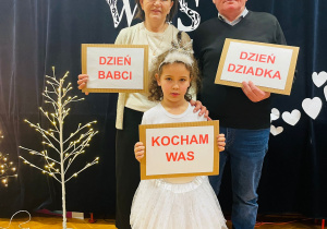 „Kochamy Was całym sercem”- Dzień Babci i Dziadka w grupie VI